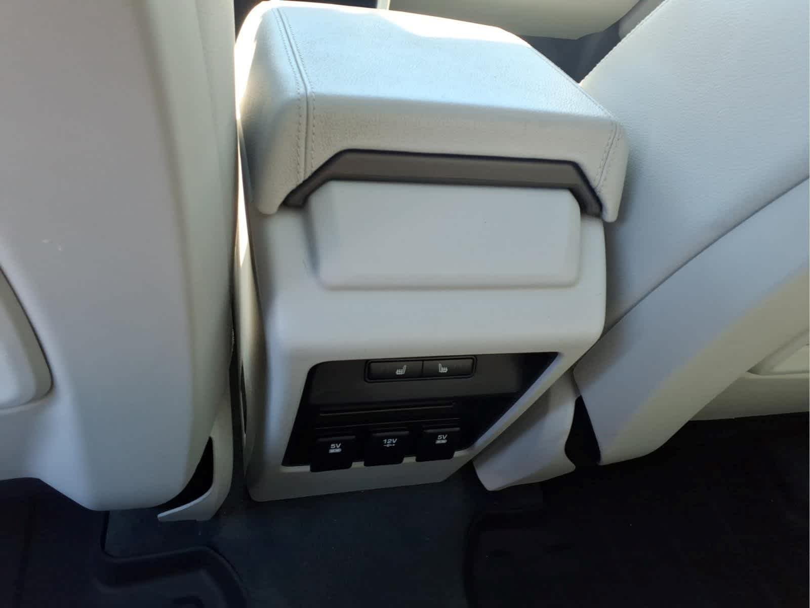 Used 2017 RED Land Rover HSE image 13