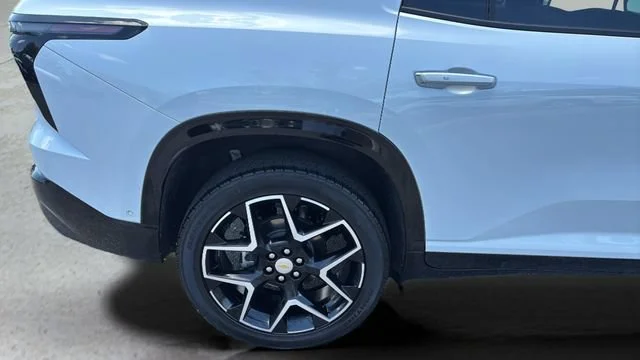 Used 2026 Polar White Tricoat Chevrolet High Country image 42