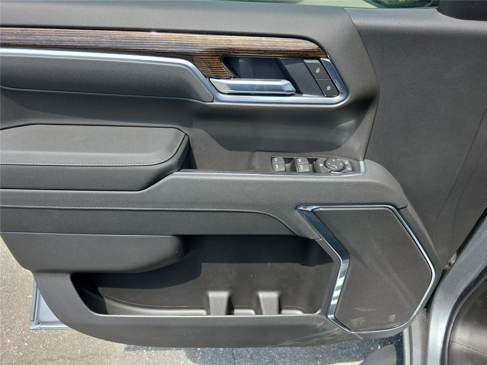 New 2026 Sterling Metallic GMC Elevation image 17