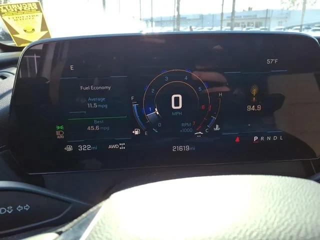 Used 2025 Summit White Chevrolet LT image 16