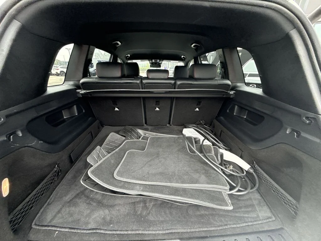 Used 2023  Mercedes-Benz 300 image 25