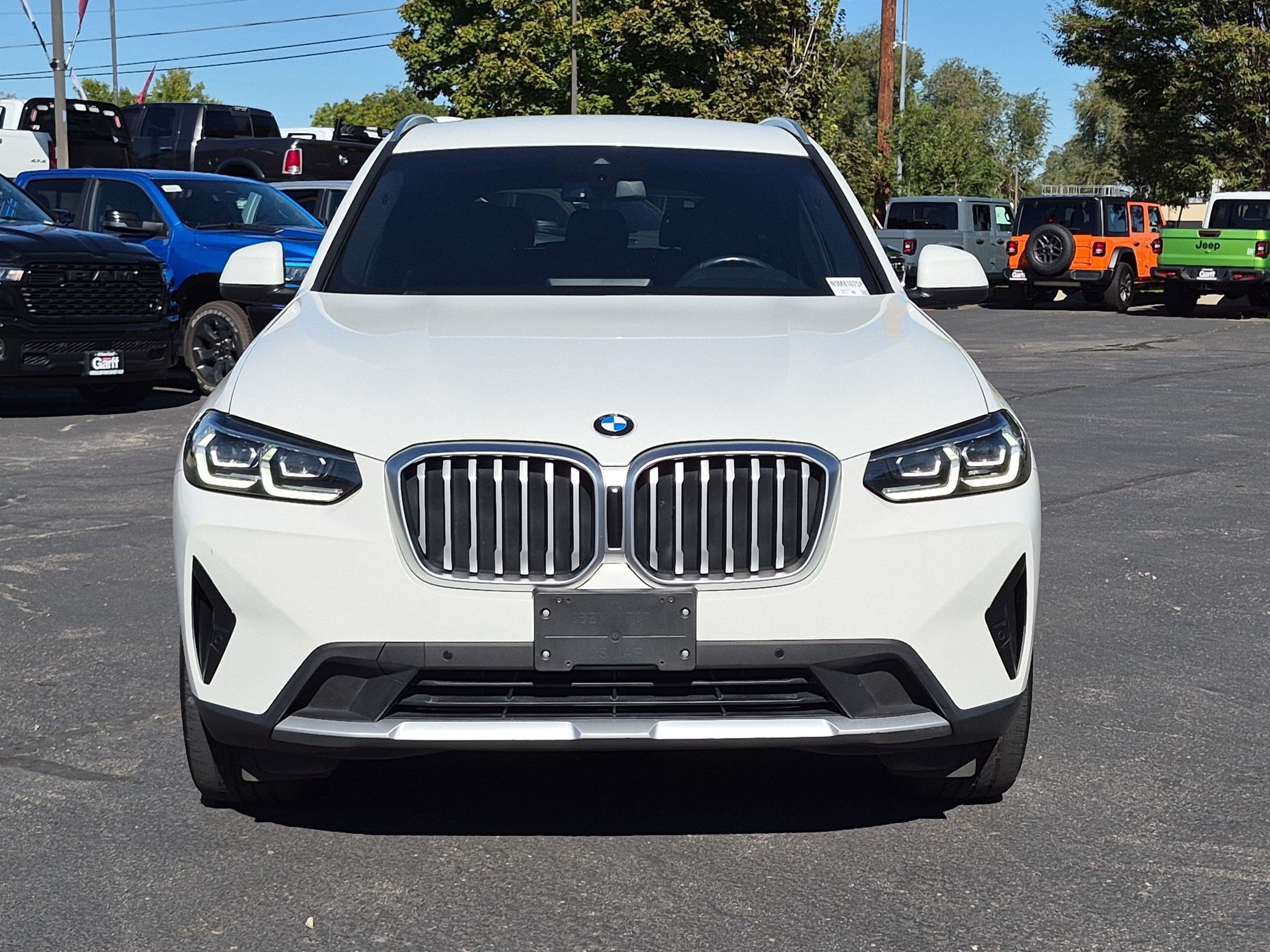 Used 2022 White BMW xDrive30i image 11
