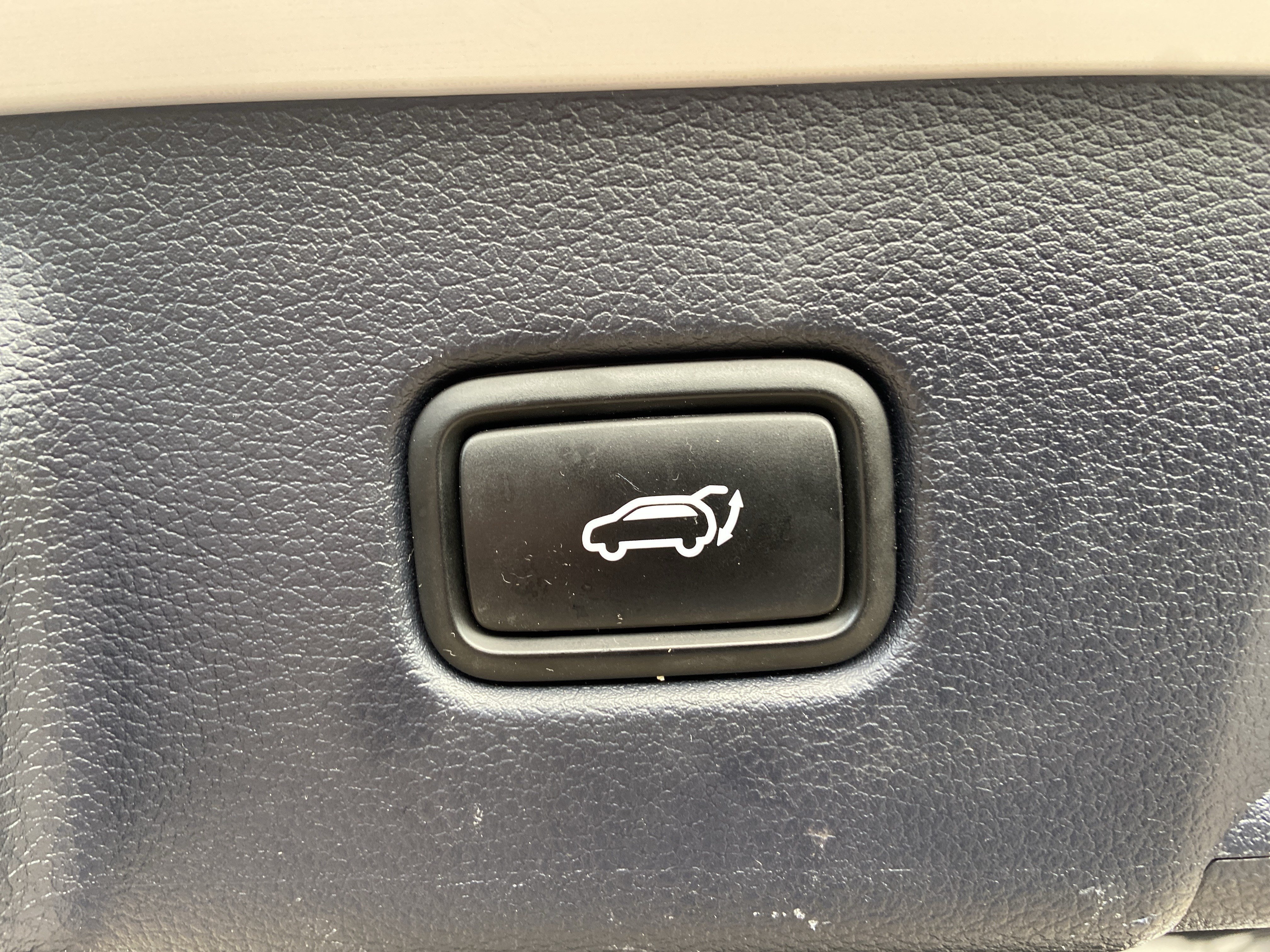 Used 2020 Hyper White Hyundai SEL image 57