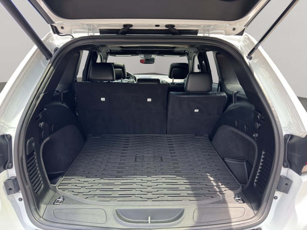 Used 2020 Bright White Jeep Limited X image 8