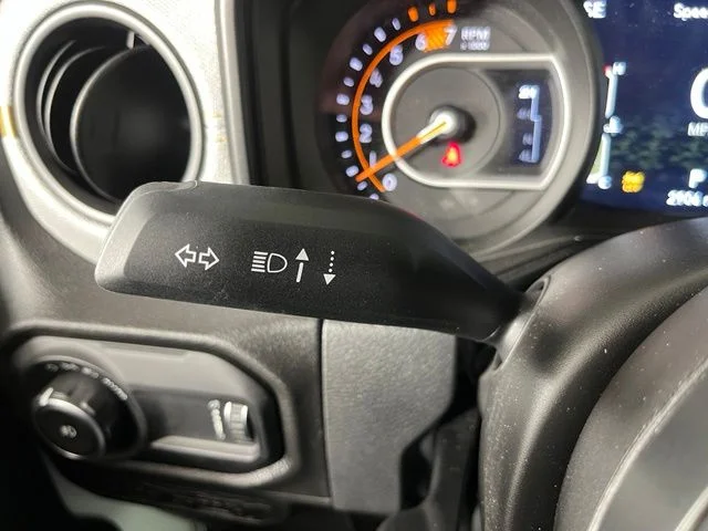 Used 2026 White/off-white Jeep Sport S image 23