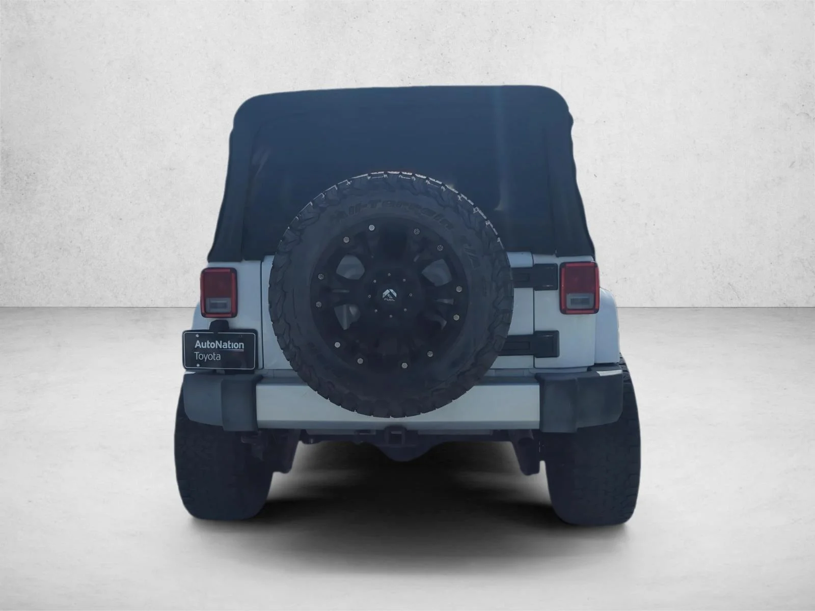 Used 2017 White JEEP  image 6