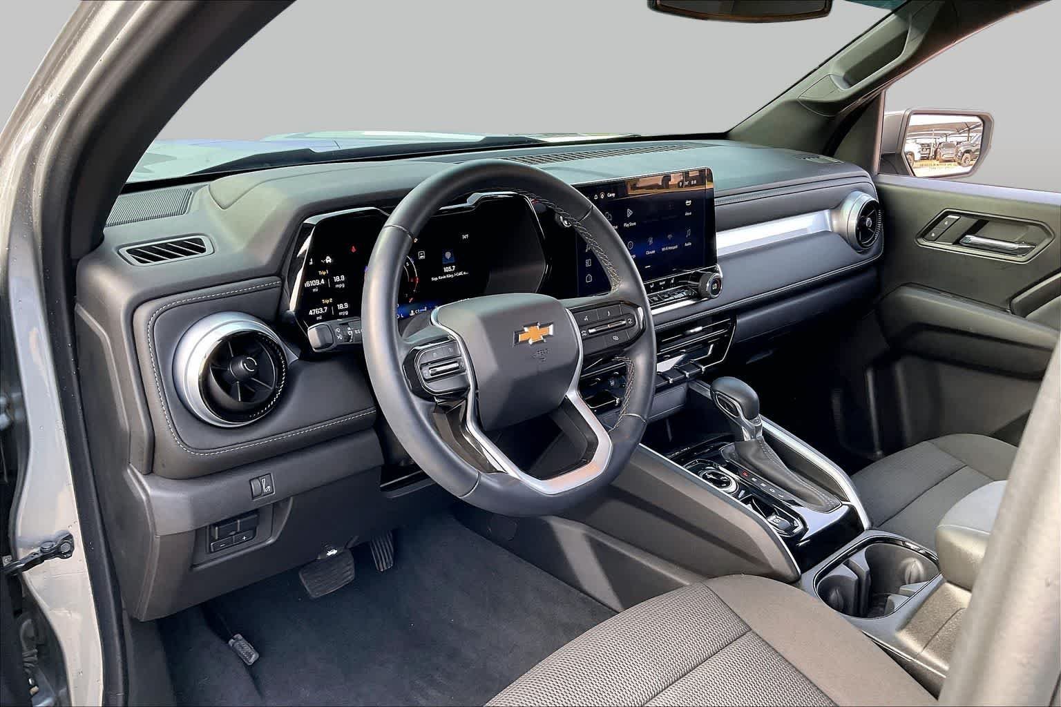 2024 Chevrolet Colorado LT - Photo 17