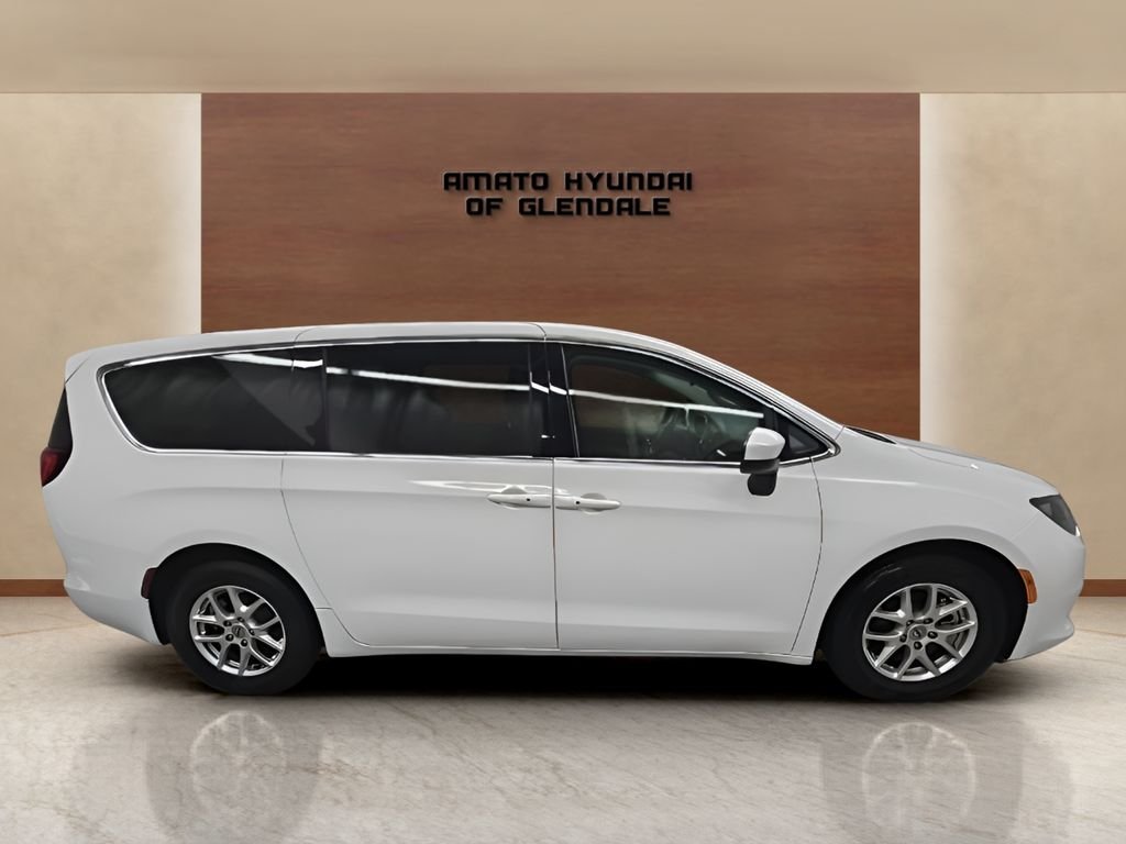 Used 2022 White Chrysler LX image 6