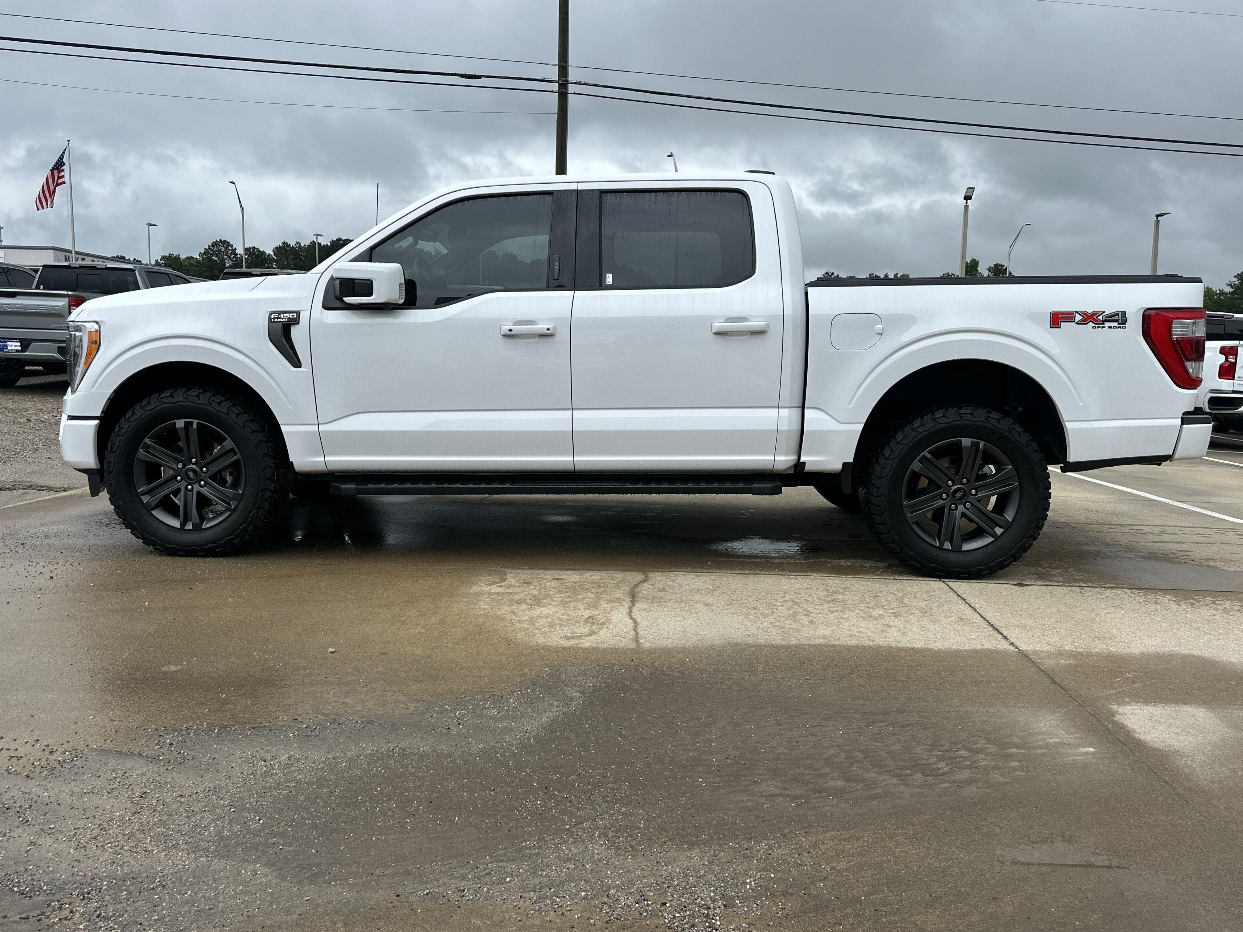 Used 2023 Oxford White Ford Lariat image 9