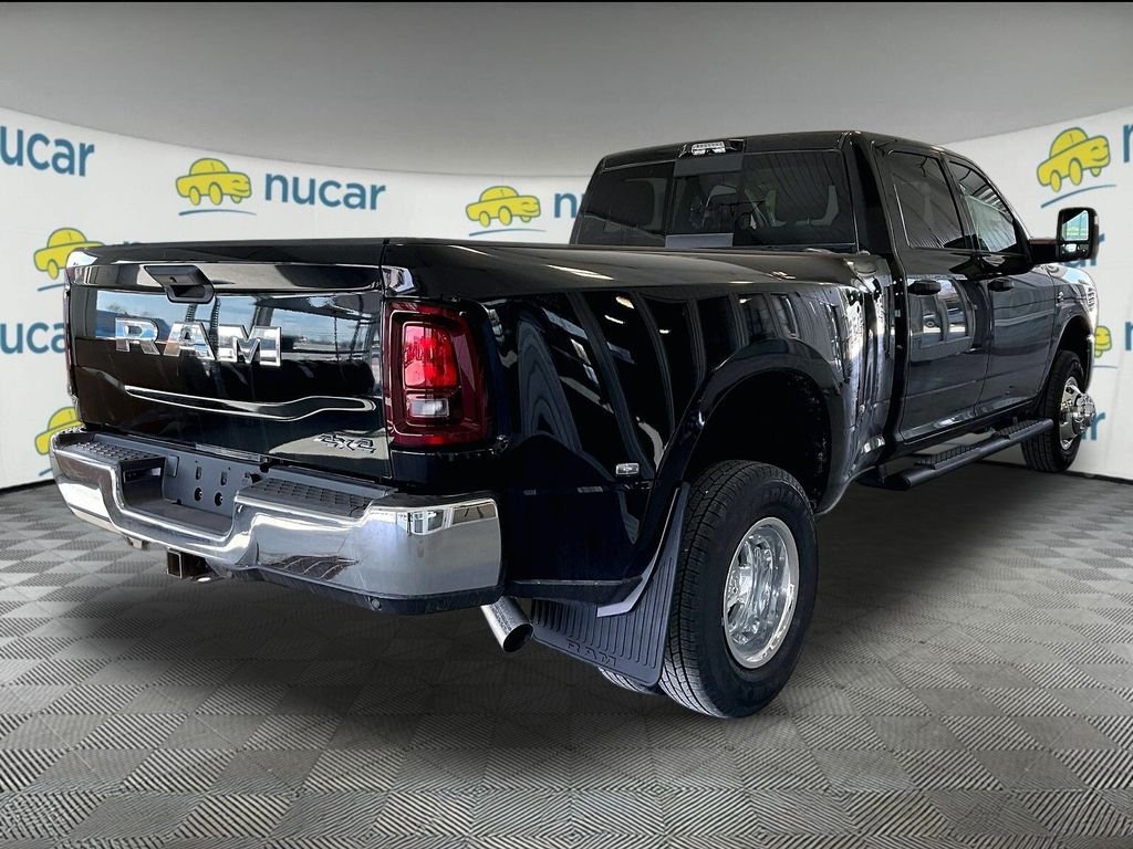 New 2026 Diamond Black Crystal Pearl-Coat Exterior Paint RAM Tradesman image 7