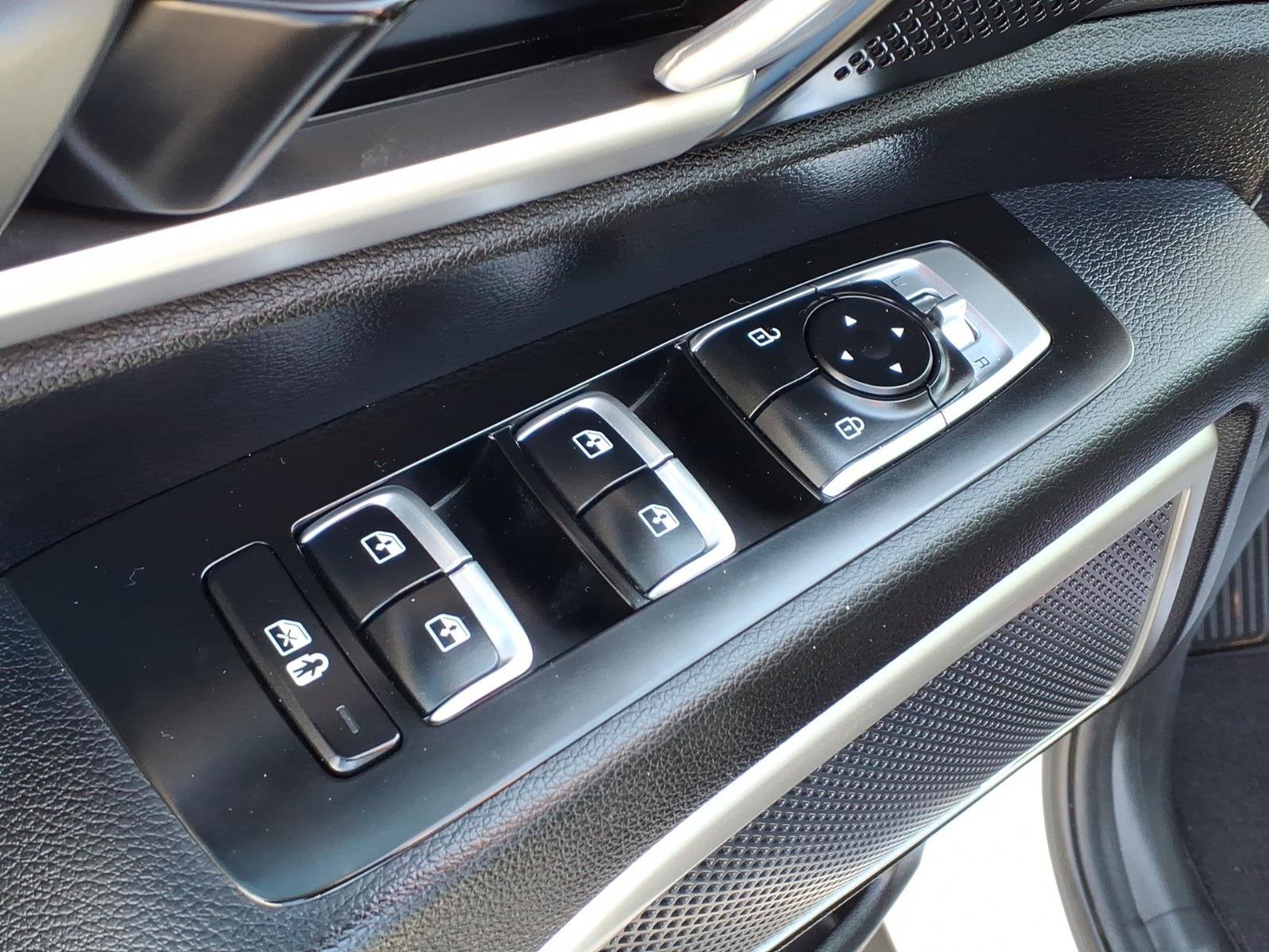 Used 2020 Snow White Pearl Kia S image 17