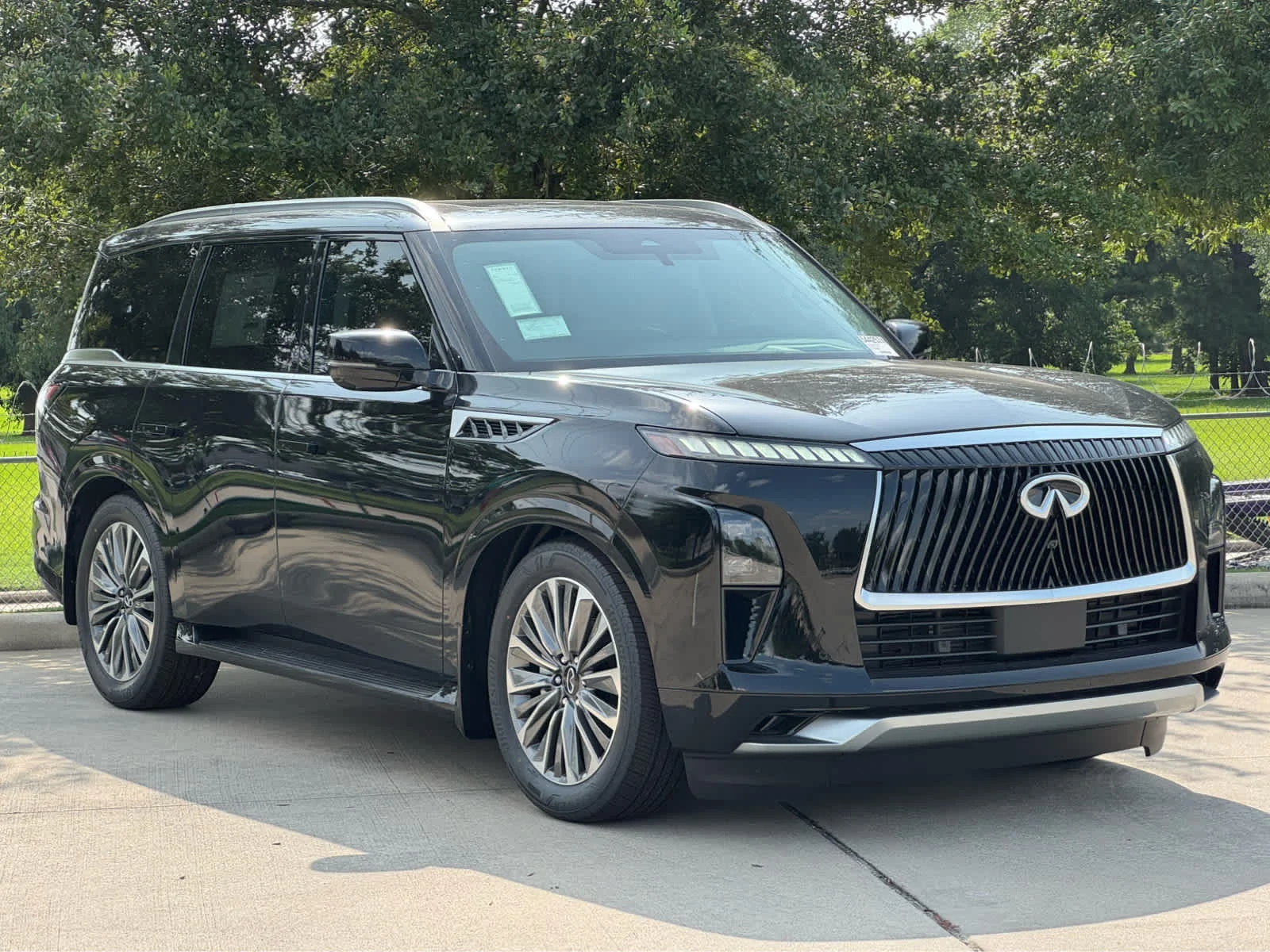 New 2026 BLACK OBSIDIAN INFINITI Luxe 2WD image 2