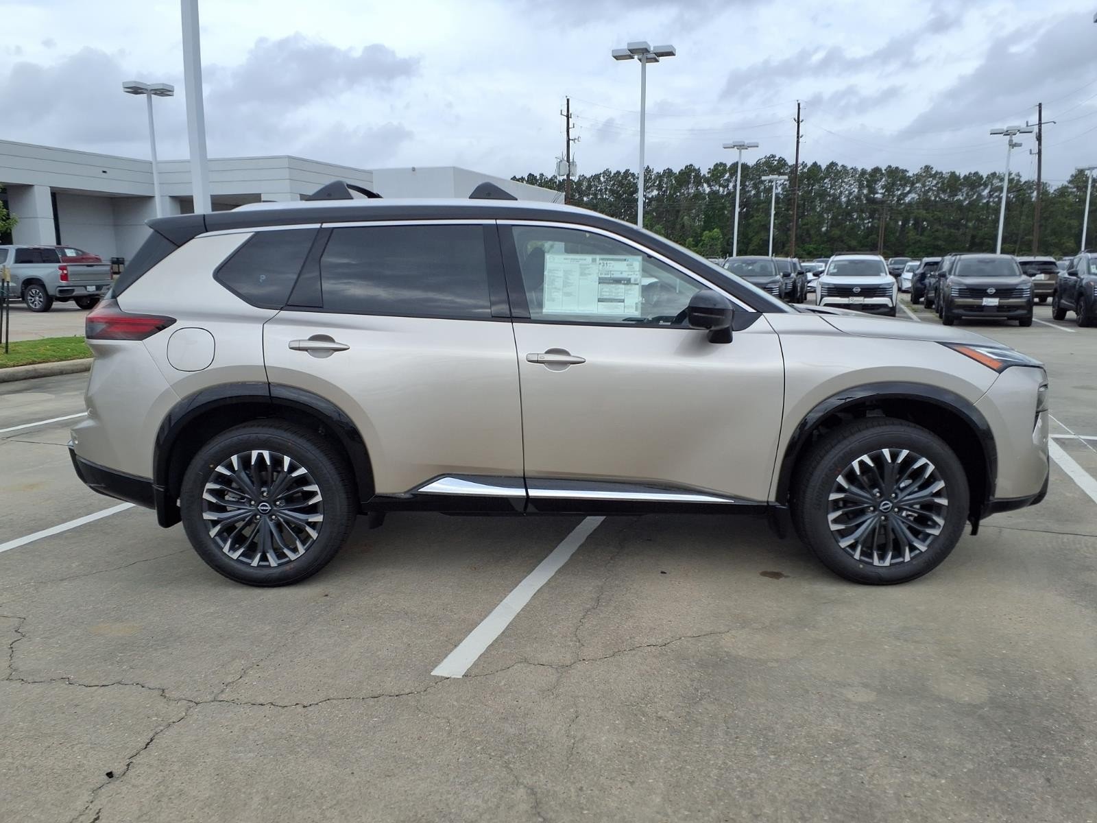 2026 Nissan Rogue Platinum Silver at Robbins Nissan