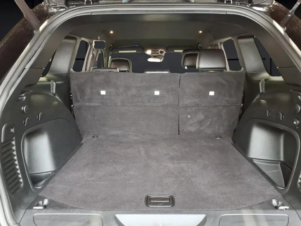 Certified Used 2021 Diamond Black Jeep Laredo X image 11
