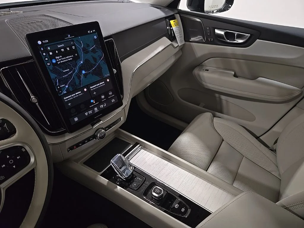 New 2026 Crystal White Volvo T8 Ultra image 11