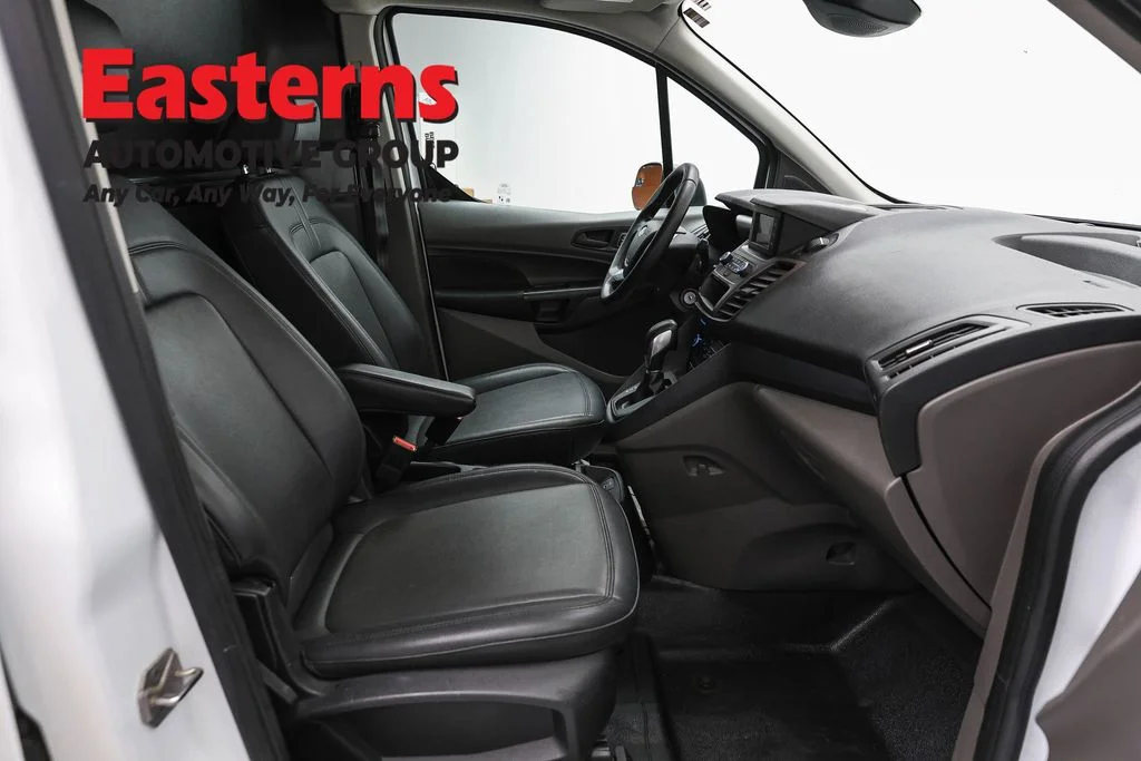 Used 2022 White Ford XL image 23