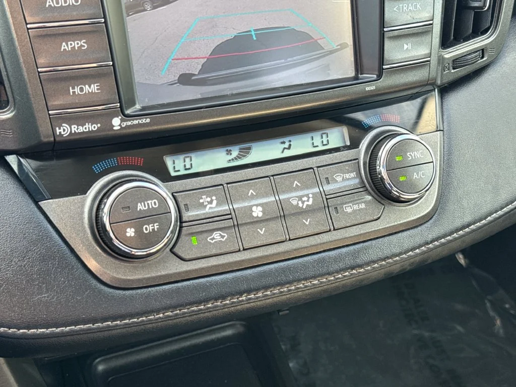 Used 2015 Silver Toyota XLE image 24