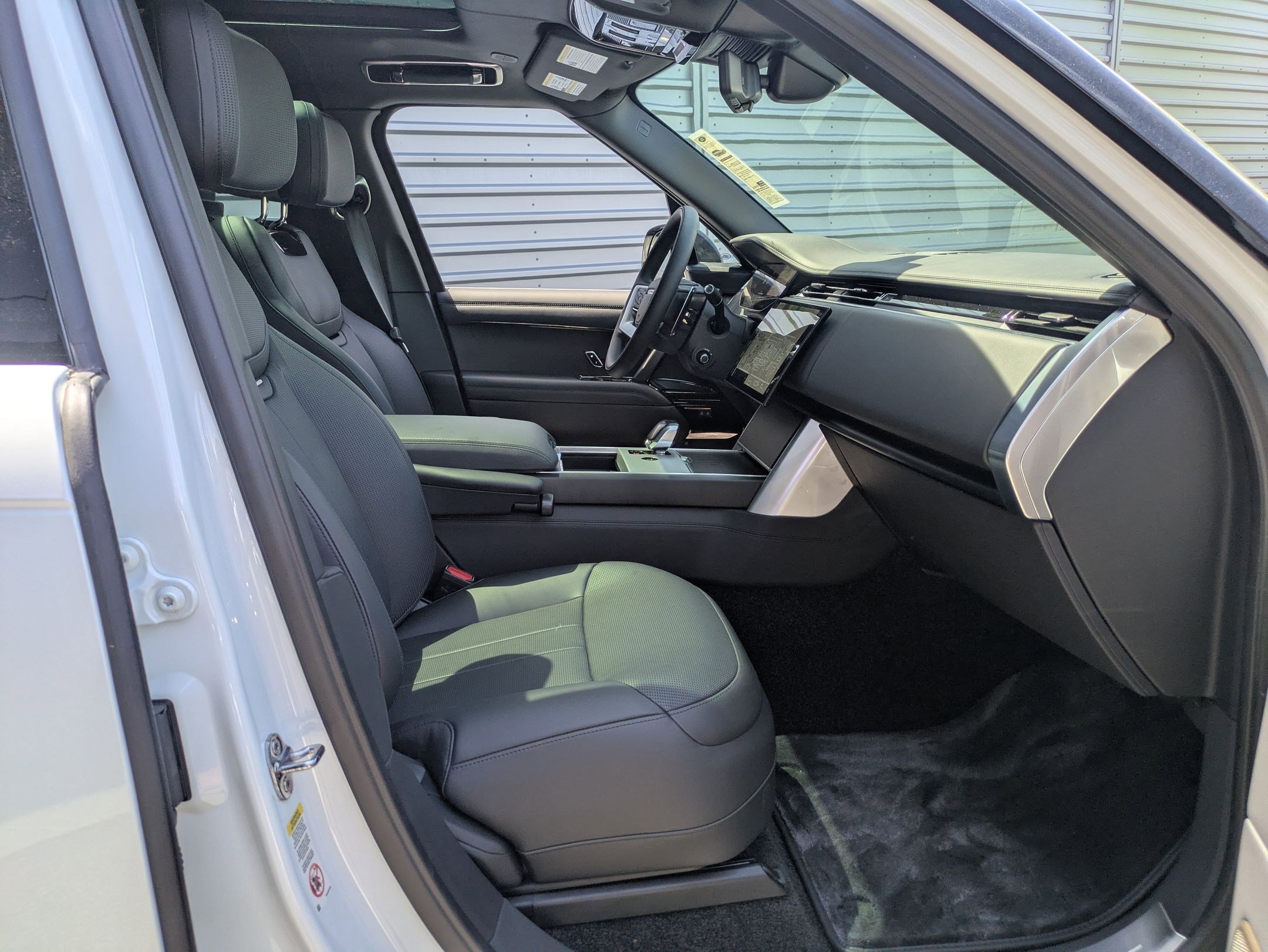 New 2025 Ostuni Pearl White Land Rover SV image 30