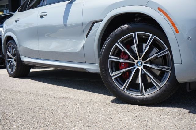 Used 2025 Gray BMW xDrive40i image 10