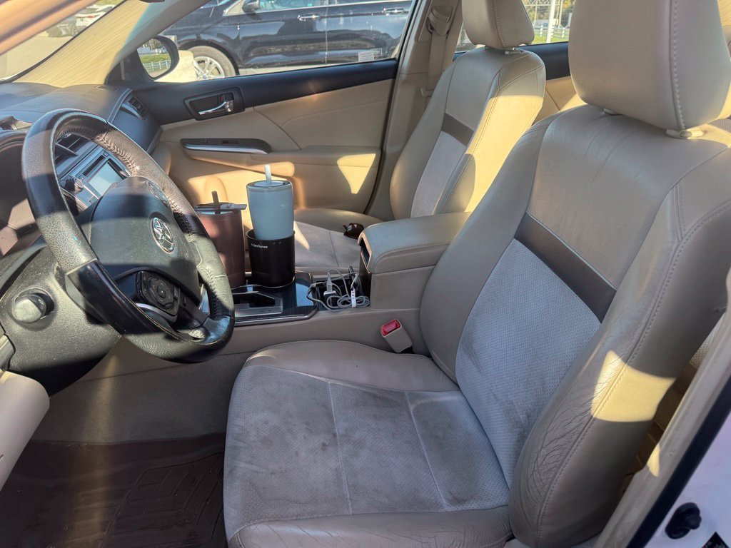 Used 2013 Super White Toyota XLE image 27