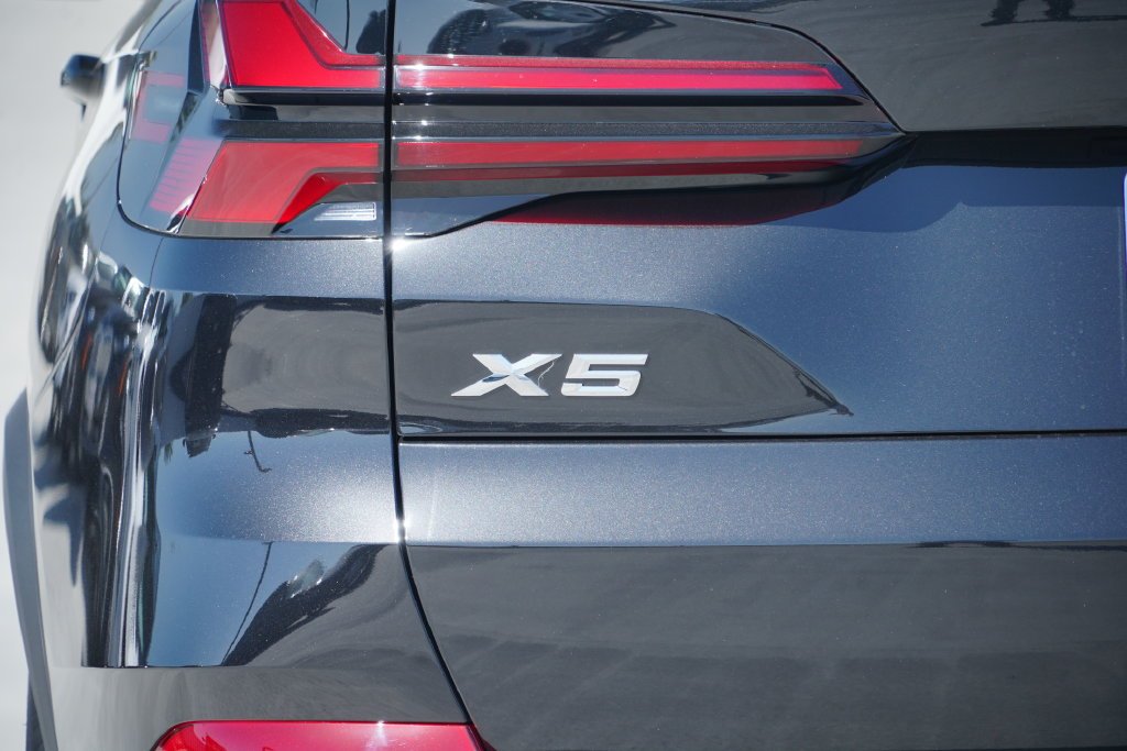 2026 BMW X5 50e - Photo 8