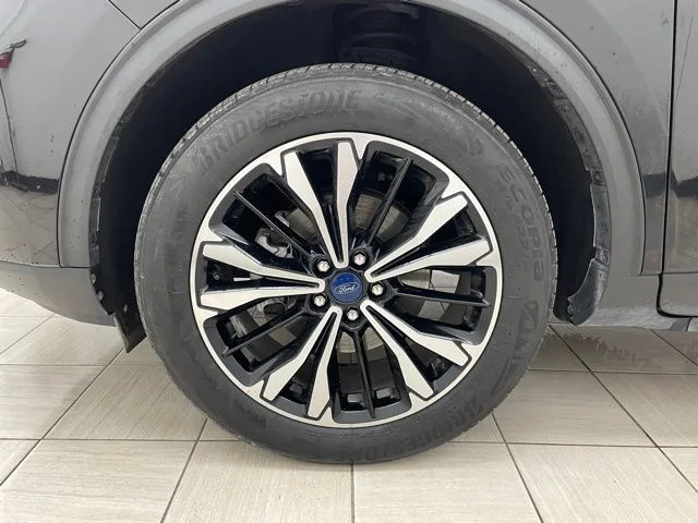 Used 2022 Black Ford  image 11