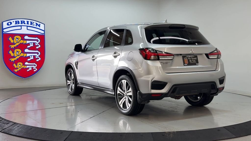 Used 2023  Mitsubishi  image 6