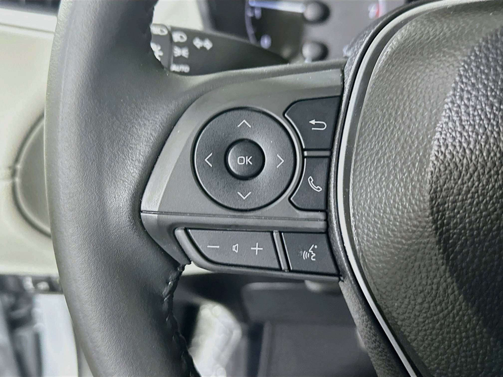 Certified Used 2025 Silver Toyota LE image 16