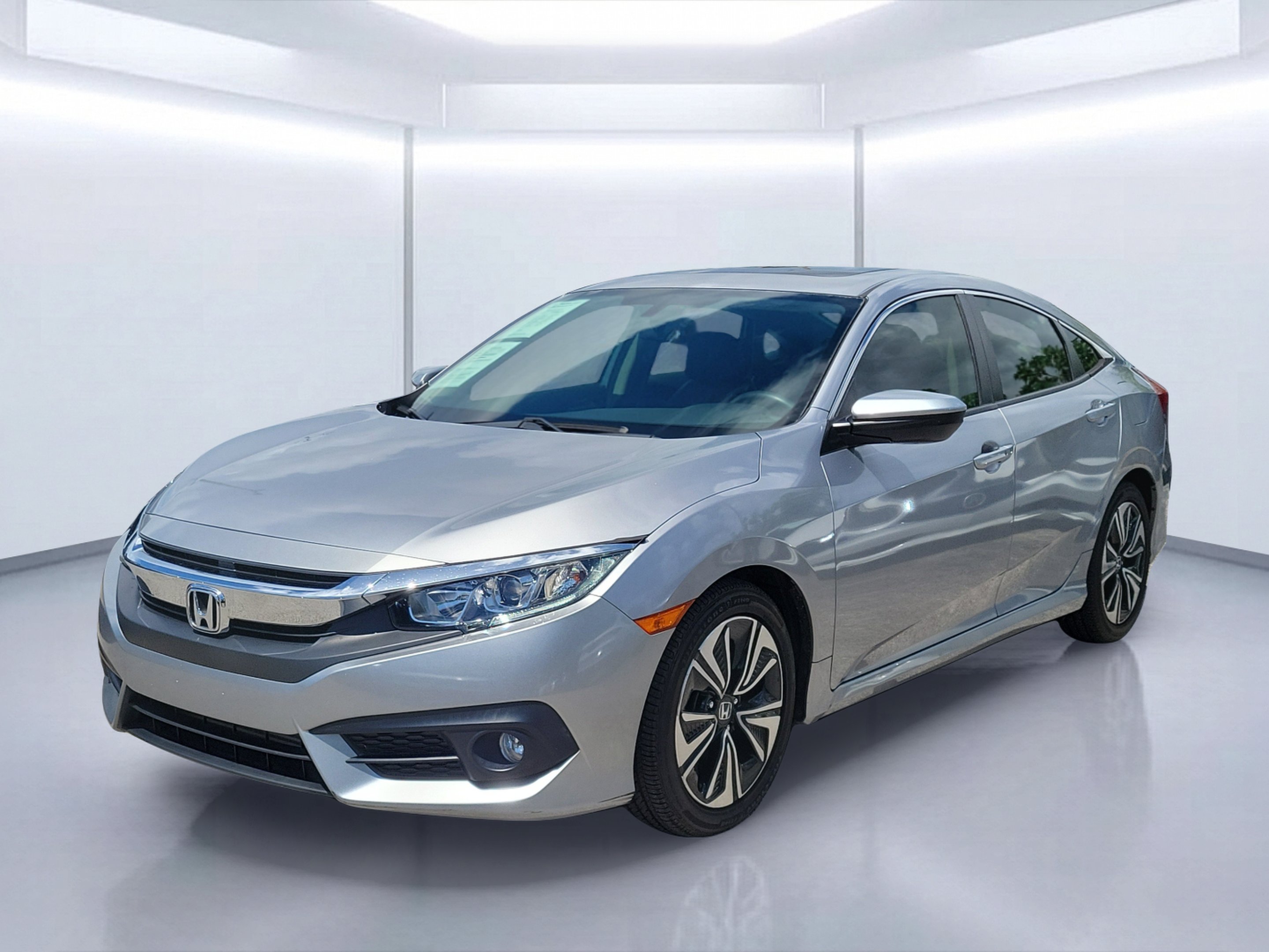 Used 2018 Silver Metallic Honda EX-L image 2