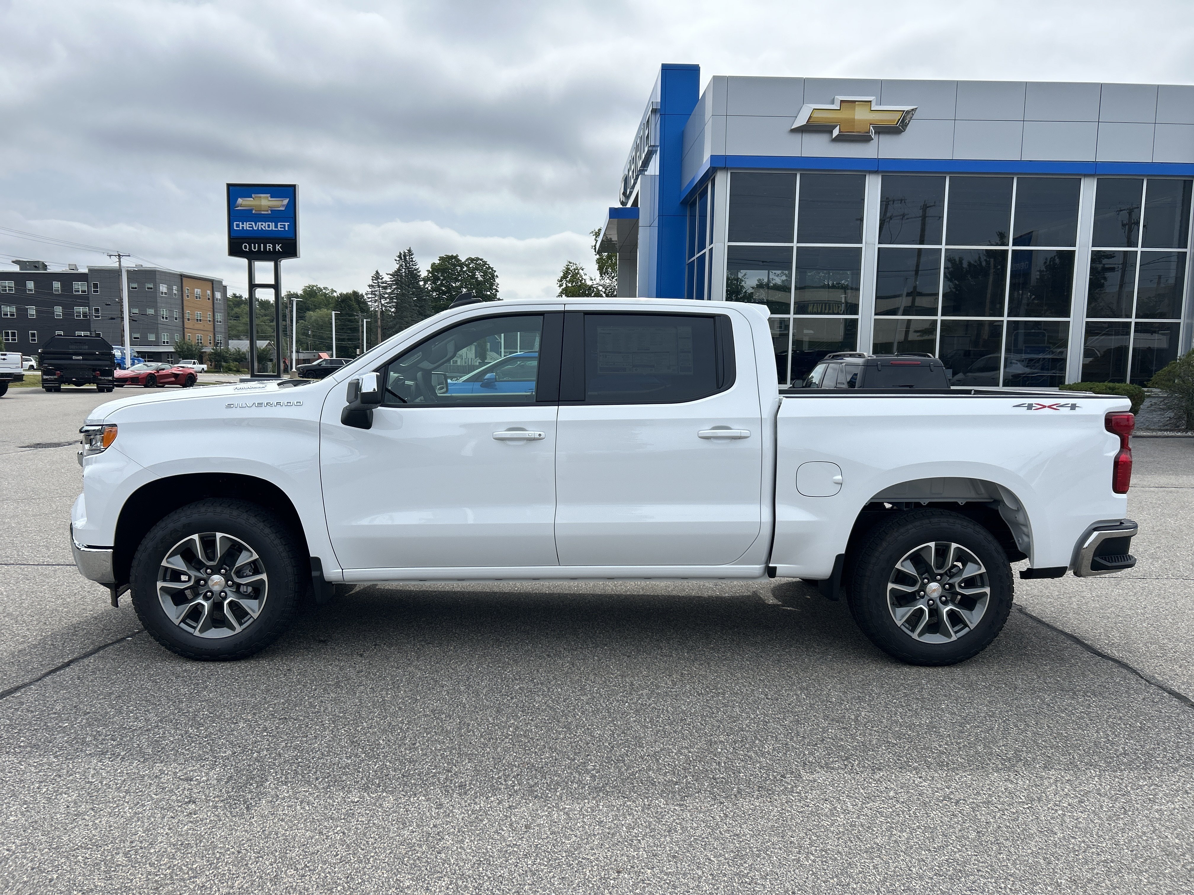 New 2026 Summit White Chevrolet LT (2FL) image 6