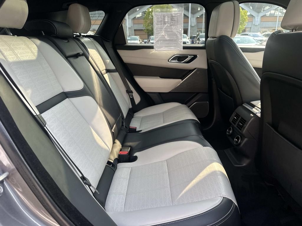 Used 2018  Land Rover HSE R-Dynamic image 13