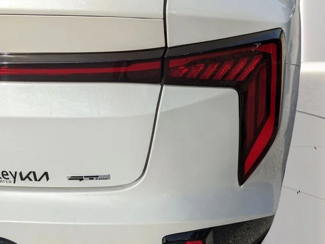 Used 2025 White Kia GT-Line Turbo image 7