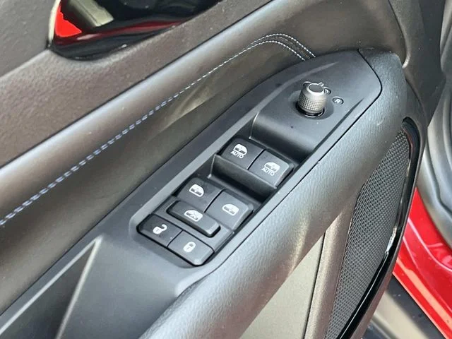 New 2026 Red Hot Pearl-Coat Exterior Paint Jeep Latitude image 21