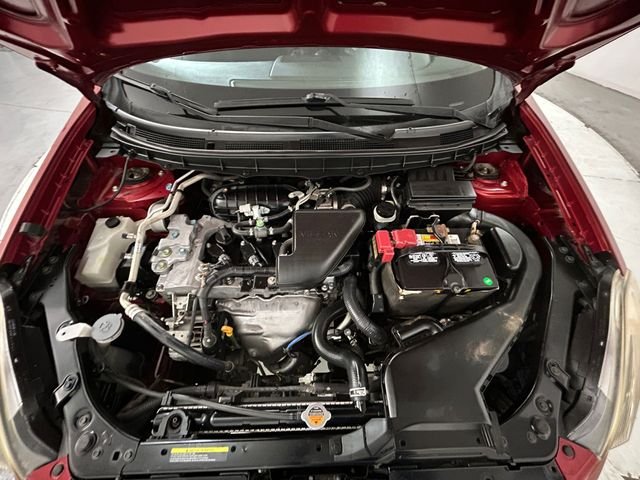 Used 2015 Red Nissan S image 21