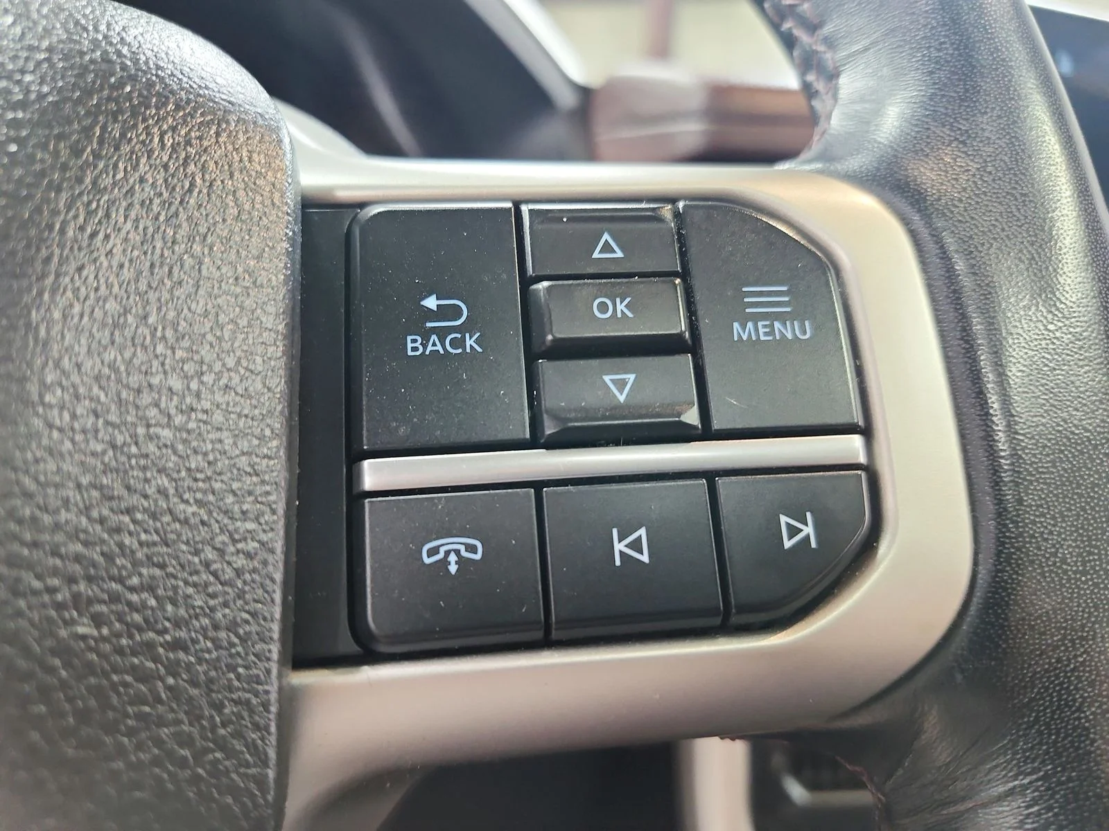Used 2024 Silver Ford Limited image 27