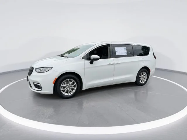 Used 2023 White Chrysler Touring L image 4