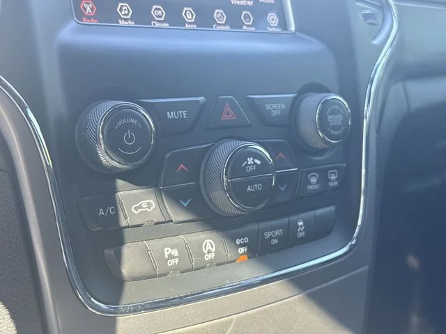 Used 2021 Black Jeep Laredo E image 18