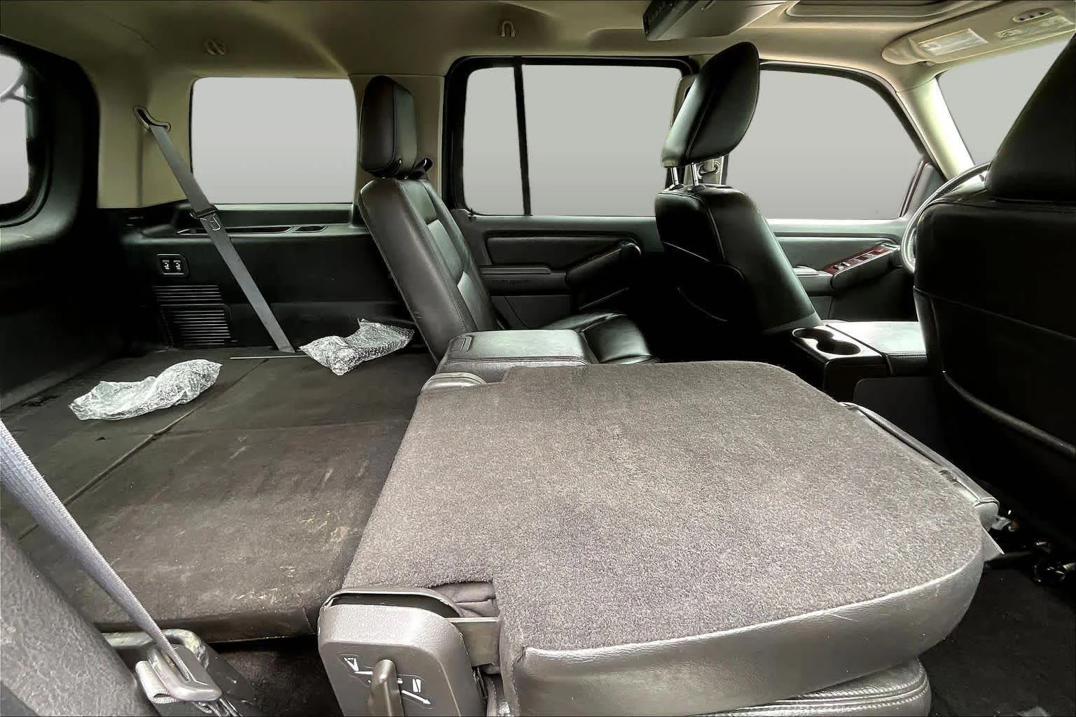 Used 2009 Black Ford Limited image 19