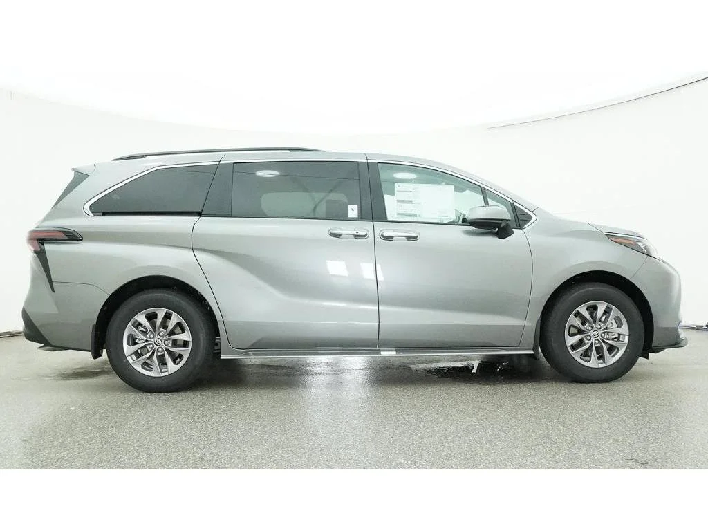 New 2026 Heavy Metal Toyota XLE image 27