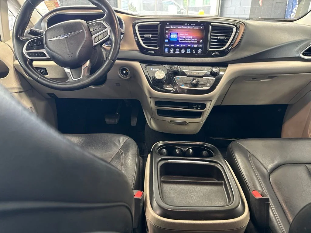 Used 2017 Gray Chrysler Touring L image 12