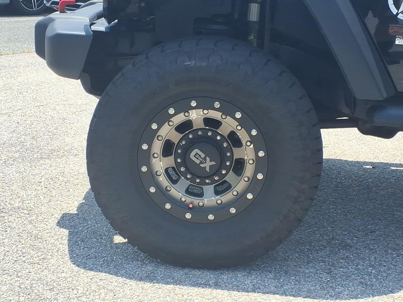Used 2017 Black Clearcoat Jeep Sport image 10