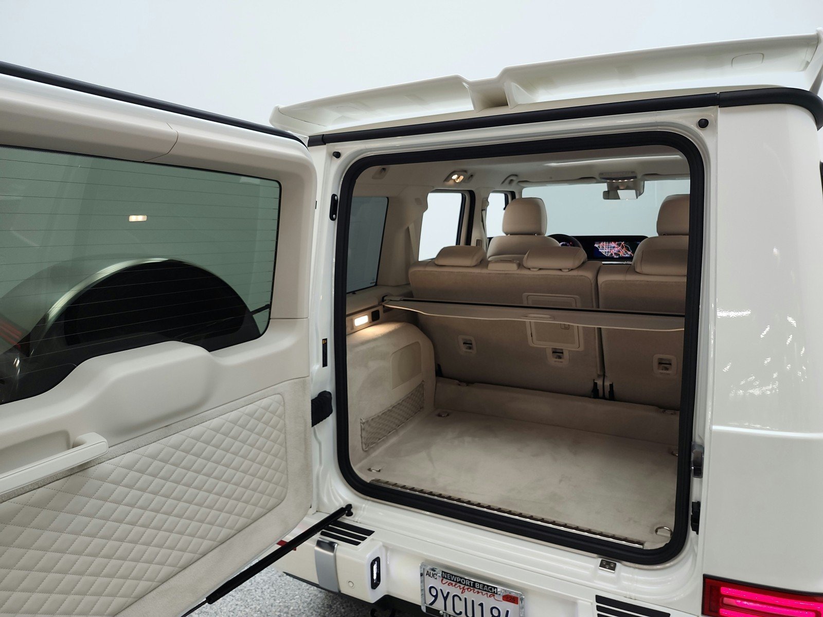 Used 2021 designo Diamond White Metallic Mercedes-Benz AMG® G 63 4MATIC SUV image 22