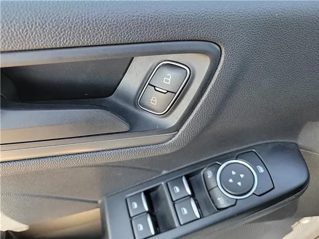 Used 2025 Oxford White Ford Active Front-Wheel Drive image 11