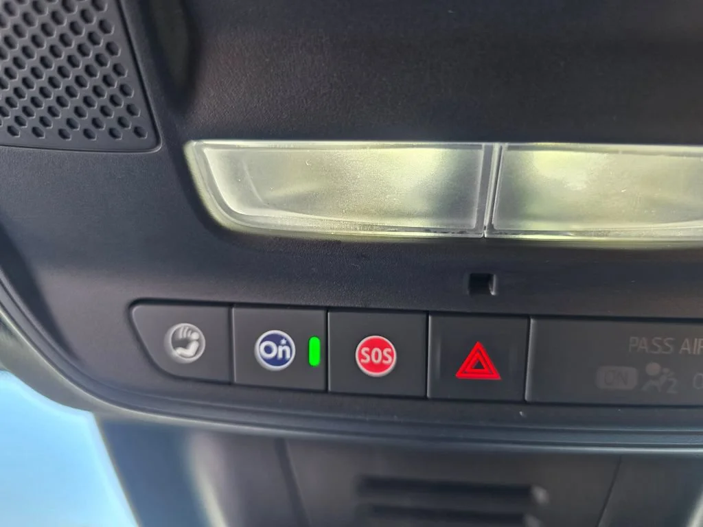 Used 2025 Summit White Chevrolet LT image 25
