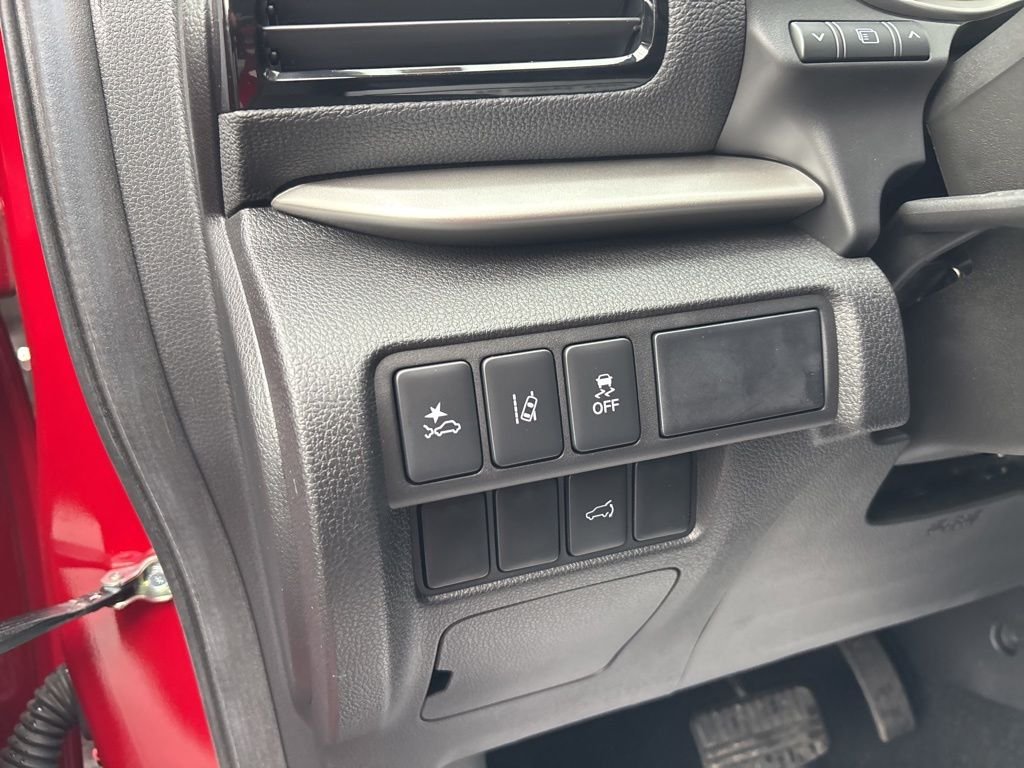 Used 2024 Red Mitsubishi SE image 17