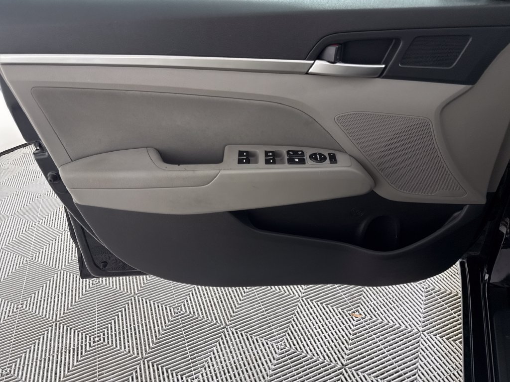 Used 2020 Black Hyundai SEL image 9