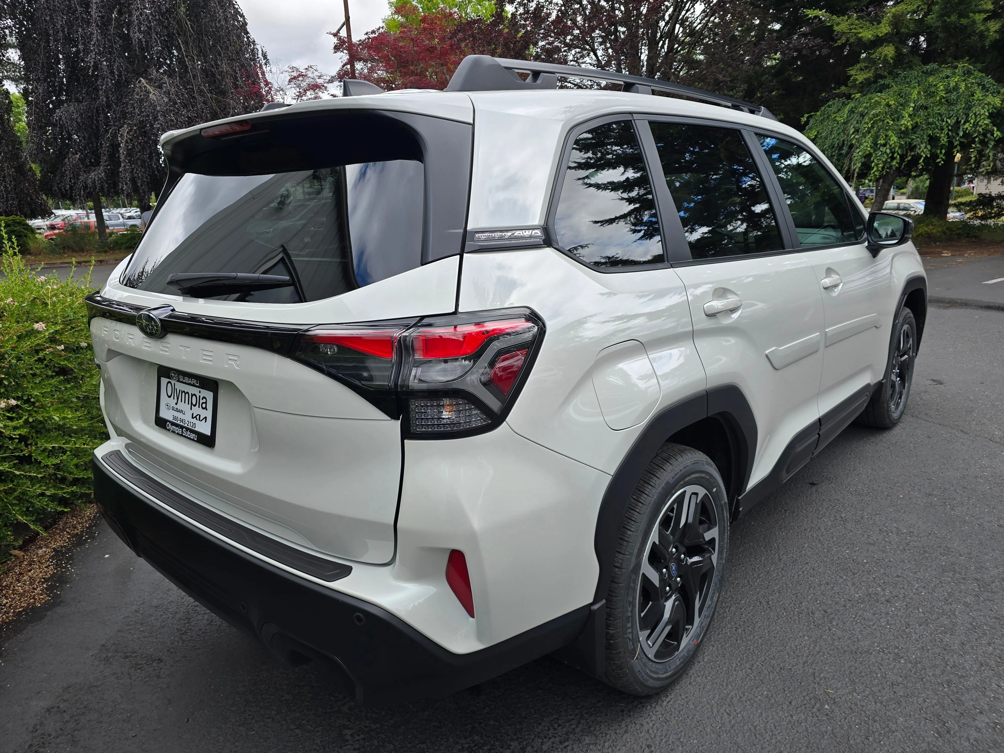 New 2026 CRYSTAL WHITE PEARL Subaru Limited image 4