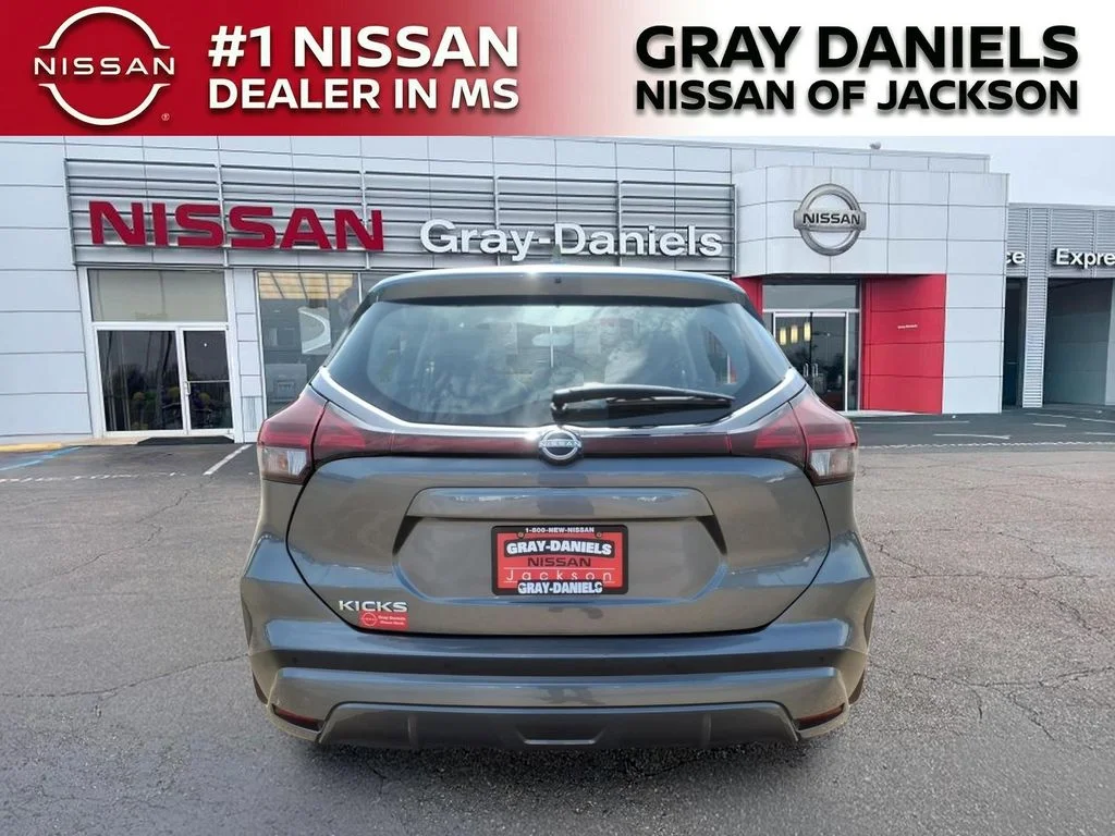 Used 2022 Gray Nissan S image 6