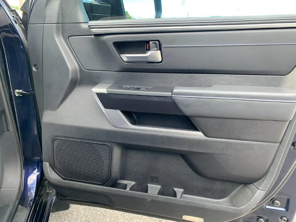 Used 2023  Toyota Platinum image 19