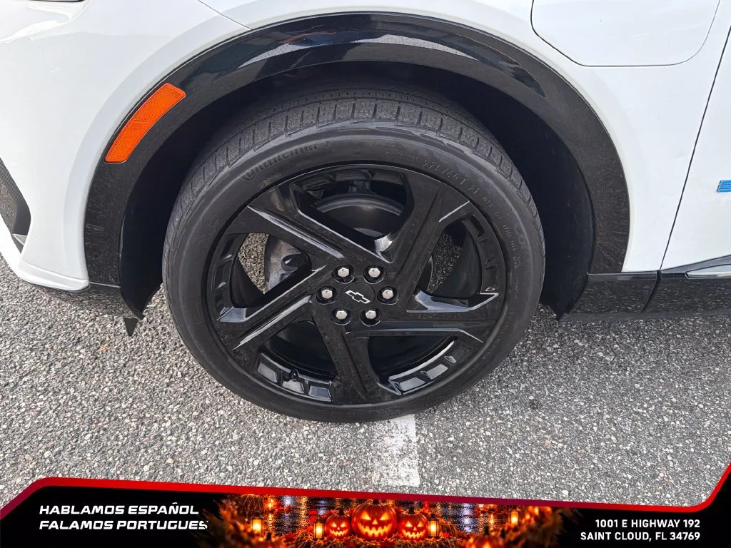 Used 2024 Summit White Chevrolet 2RS image 10